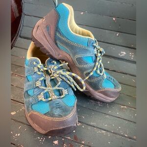 L.L. Bean girls running tennis shoe size 4 GUC